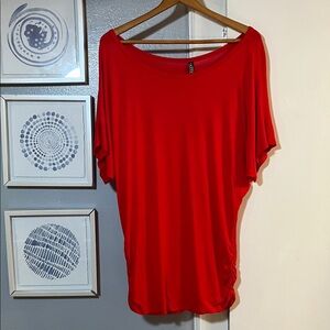 NWT Premium Designed in Cali by Johnny Elegant Scarlet Short Sleeve Top Size L